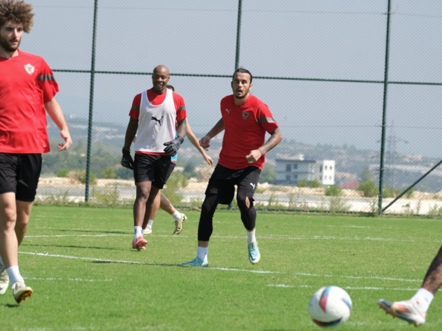 Hatayspor'un yeni hocası Rıza Çalımbay'dan görülmemiş antrenman! Kaleciler forvete geçti...