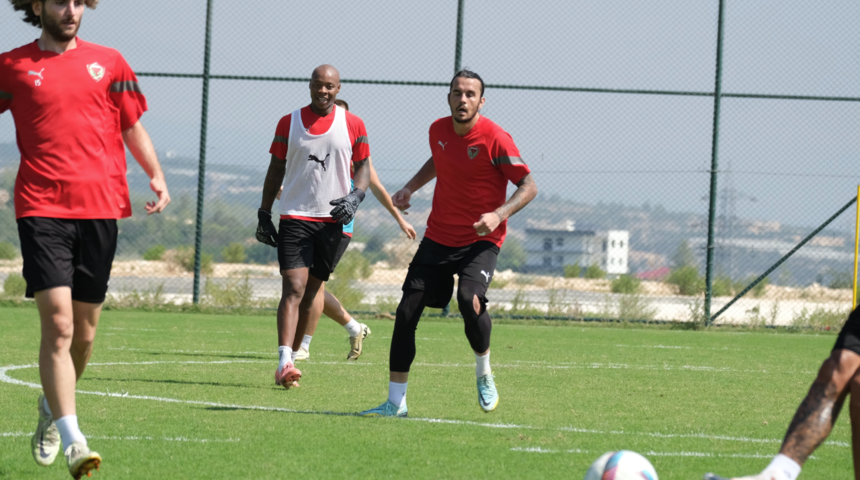 Hatayspor'un yeni hocası Rıza Çalımbay'dan görülmemiş antrenman! Kaleciler forvete geçti...