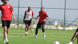 Hatayspor'un yeni hocası Rıza Çalımbay'dan görülmemiş antrenman! Kaleciler forvete geçti...