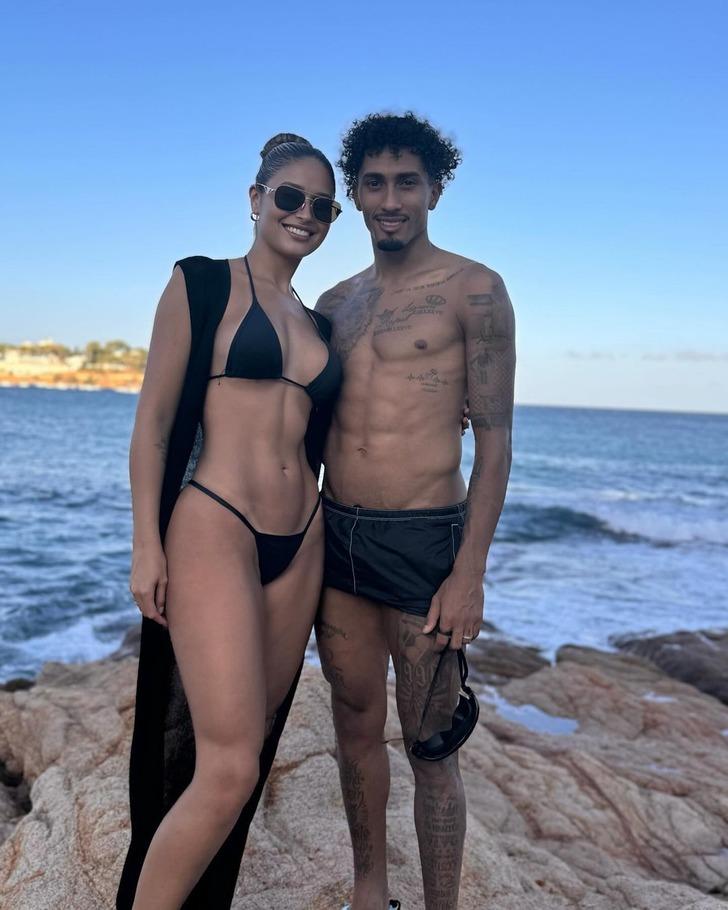 Barcelona'nın yıldızı Raphinha karısıyla pozuna 'paranın gücü' yorumu gelince dayanamadı! Yanıtı olay oldu G2