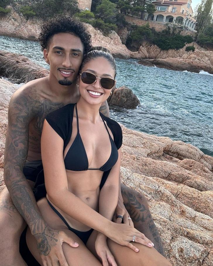 Barcelona'nın yıldızı Raphinha karısıyla pozuna 'paranın gücü' yorumu gelince dayanamadı! Yanıtı olay oldu G3