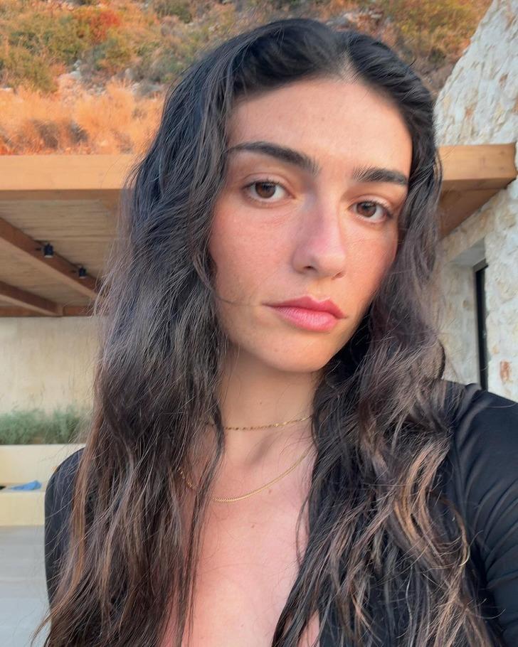 İnci Taneleri'nin Dilber'i Hazar Ergüçlü tatil pozlarını peş peşe paylaştı! Yorum yağdı: Dilber hâlâ evsiz mi? G1