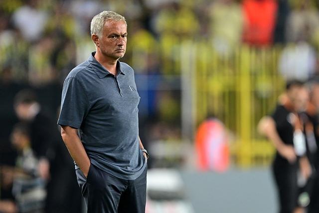 Fenerbahçe'de Ferdi Kadıoğlu ayrılı sonrası Jose Mourinho'dan şaşırtan karar! 640xauto