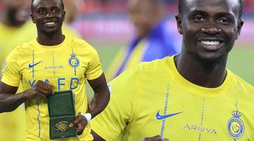 Beşiktaş, Sadio Mane transferi için saatleri sayıyor! Transfer döneminin bitimine az bir süre kala gözler Giovanni van Bronckhorst'a çevrildi