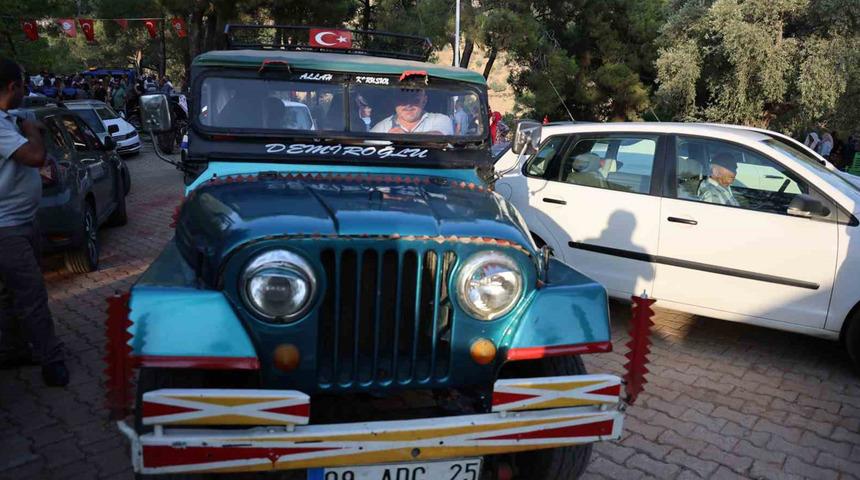 Çok ilgi görüyor! 70 yıllık ama satmaya elleri gitmiyor... Tatile de çalışmaya da onunla gidiyorlar