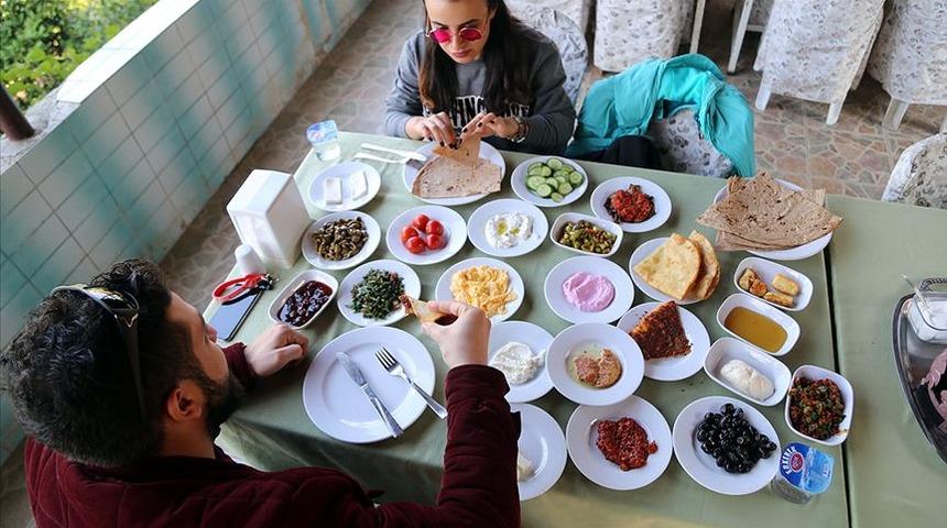 Enflasyon vatandaşın belini büktü: 3 kişilik bir kahvaltı sofrasının maliyeti dudak uçuklatıyor...