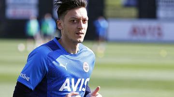Mesut Özil, futbol arenasına geri dönüyor! TFF 1. Lig ekibi Ümraniyespor ile anlaşma sağladı