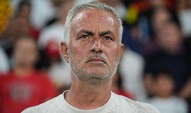 fenerbahce-de-jose-mourinho-goztepe-maci-sonrasi-acikladi-soyunma-odasina-gitme-sebebi-9134