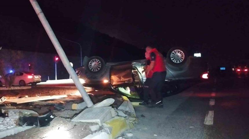 Sıkıştığı araçtan itfaiye kurtardı