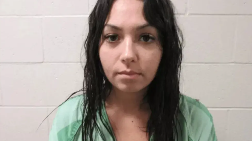 16 yaşındaki öğrencisiyle ilişki yaşadı! Diğer öğrencileri etrafı gözetlemeleri için kapıya bekçi dikti... Mide bulandıran detay: Babasının haberi varmış 