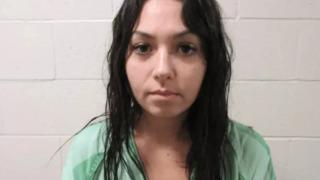 16 yaşındaki öğrencisiyle ilişki yaşadı! Diğer öğrencileri etrafı gözetlemeleri için kapıya bekçi dikti... Mide bulandıran detay: Babasının haberi varmış 