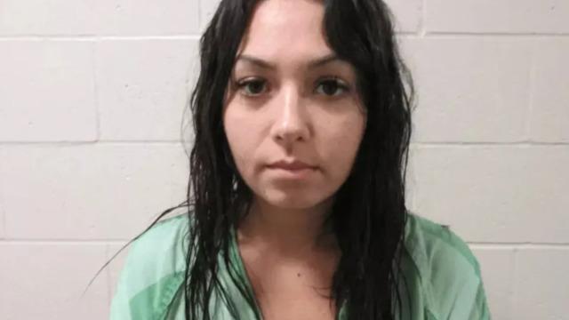 16 yaşındaki öğrencisiyle ilişki yaşadı! Diğer öğrencileri etrafı gözetlemeleri için kapıya bekçi dikti... Mide bulandıran detay: Babasının haberi varmış 