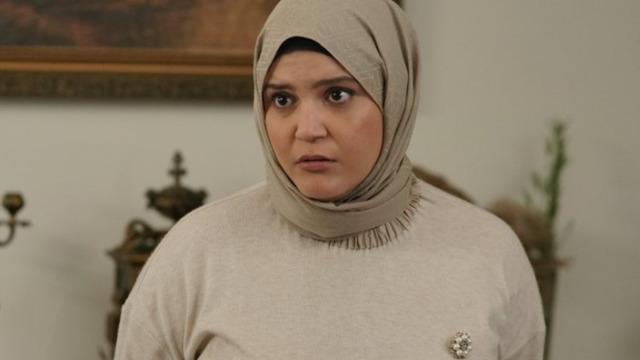 Kullanıcıya mesaj attı, çılgına döndü: Kızılcık Şerbeti'nin Nilay'ı Feyza Civelek'ten torpil iddialarına sert yanıt! 