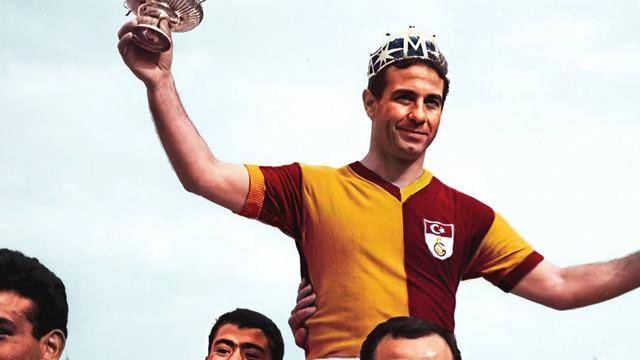 Galatasaray efsanesi Metin Oktay kabri başında anıldı