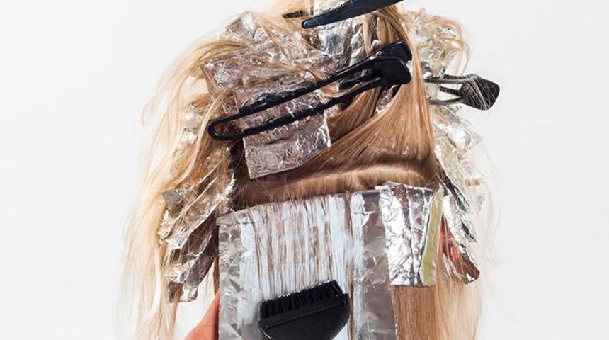 Saçını evde boyadı! Yıkadığında kör olmuştu 