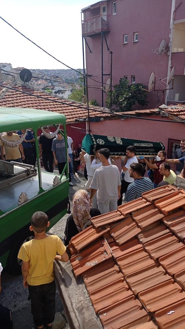 ISTANBUL---BEYOGLUNDA-ANNESINI-OLDURUP-_387966_107629