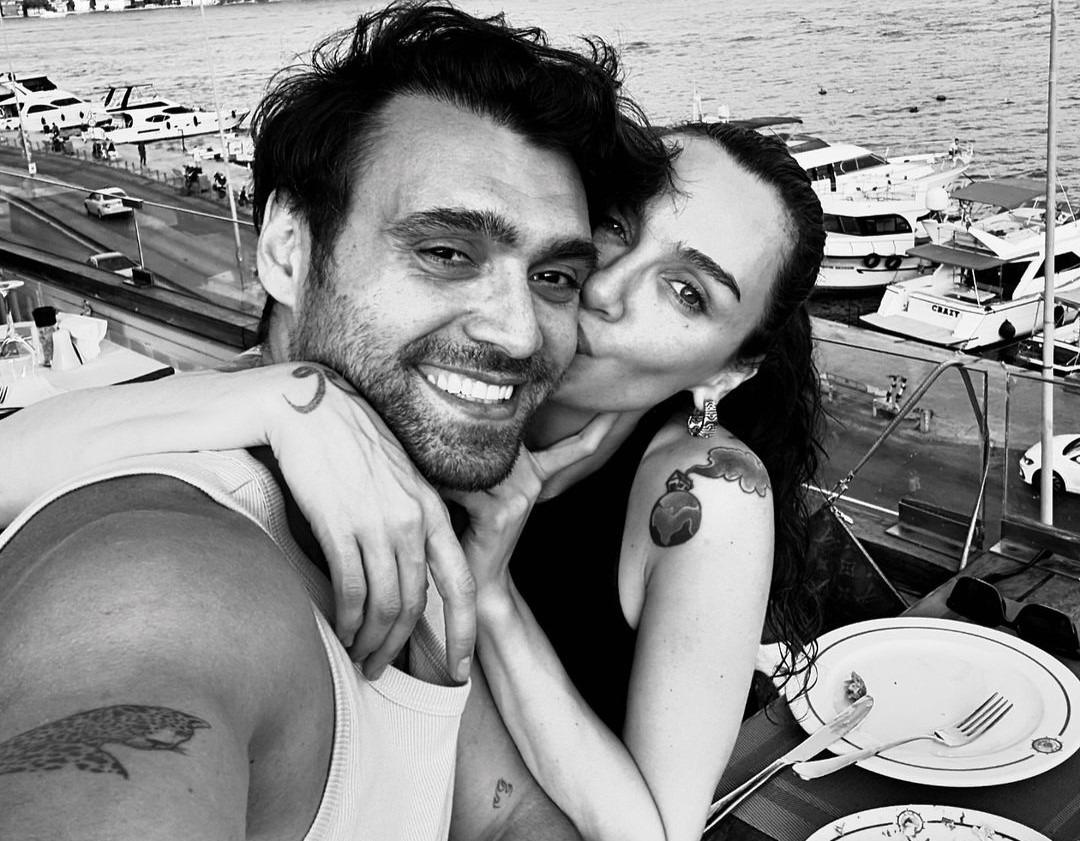 Hakan Kurtaş ile aşk yaşayan Birce Akalay'dan tatile veda pozları!