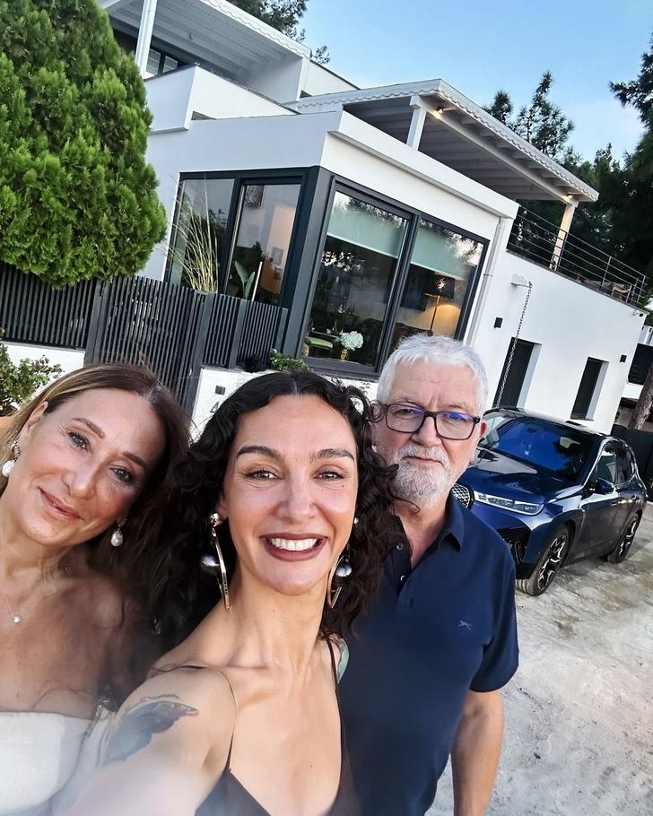 Hakan Kurtaş ile aşk yaşayan Birce Akalay'dan tatile veda pozları! G5