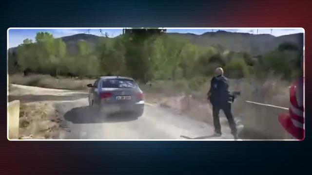 Daha önce jandarma kovalayan CHP'li Tanal bu kez emniyet müdürü kovaladı: Buranın sucuğunu sana yedirmem