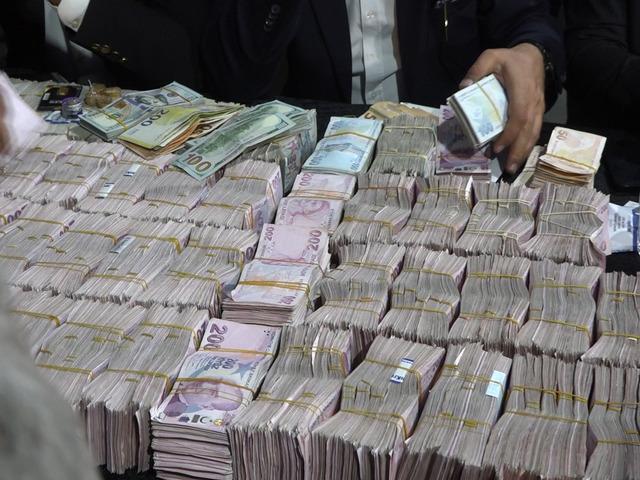 20 kişi 4 saatte saydı! Milyonlarca lira... 'Para önemli değil'