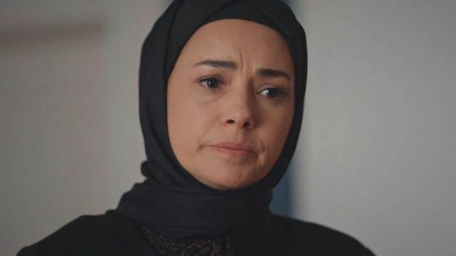 Kızıl Goncalar'ın Meryem'i Özgü Namal'dan tokat gibi gönderme! Kimse yakıştıramadı, tepki çekti! 