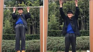 Yaptığı hareketi gören şaşırdı, yaşını duyunca bir kez daha şaşırdılar! Sadece iki parmağıyla tutundu... 98 yaşındaki adama yorum yağdı: Ben bu yaşta o hareketi yapamam