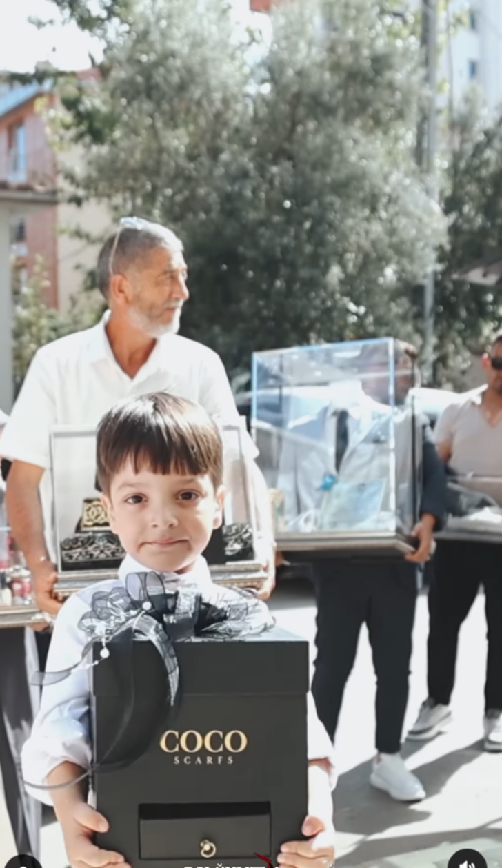 Kadir Ezildi damat bohçasını paylaştı! Altın bilezikler gözden kaçmadı... "Gösteriş" eleştirisine kızdı G3