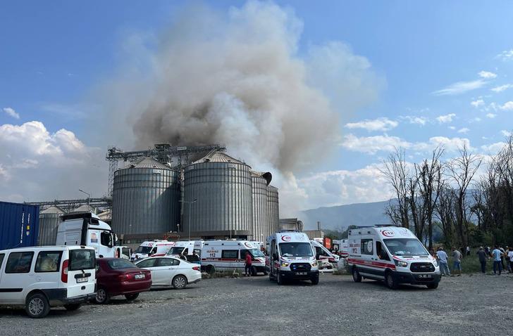 Son dakika | Sakarya'da makarna fabrikasında patlama! Yaralı sayısı 30'a yükseldi, kahreden haber geldi: Korkunç olayın görüntüleri ortaya çıktı G1