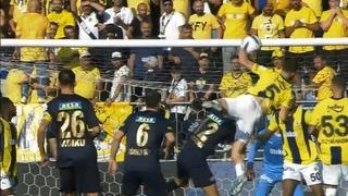 Fenerbahçe - Kasımpaşa maçının henüz başında ortalık karıştı! ''Bu sezon bu lig bitmez...''