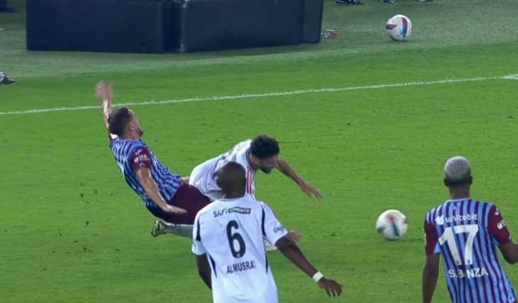 SON DAKİKA: Trabzonspor-Beşiktaş derbisinde tarihi an! Henüz 13. dakikada kırmızı kart... Bordo-mavililer 10 kişi kaldı G1
