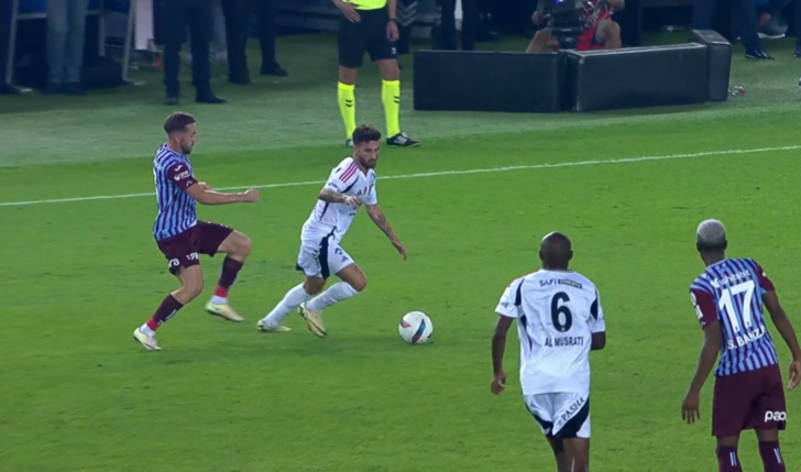 SON DAKİKA: Trabzonspor-Beşiktaş derbisinde tarihi an! Henüz 13. dakikada kırmızı kart... Bordo-mavililer 10 kişi kaldı G3