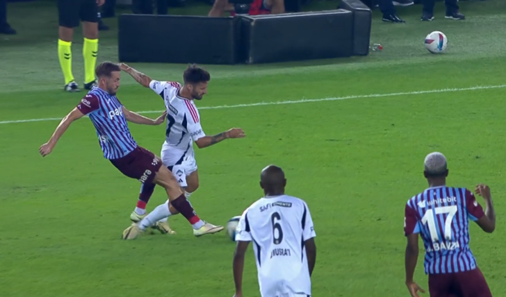 SON DAKİKA: Trabzonspor-Beşiktaş derbisinde tarihi an! Henüz 13. dakikada kırmızı kart... Bordo-mavililer 10 kişi kaldı G5