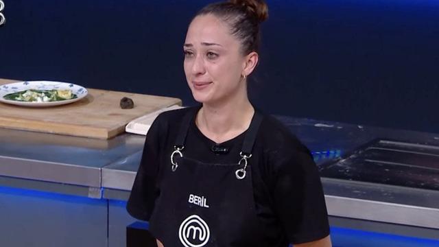 Ağlayarak gitti! MasterChef'te elenen Beril sosyal medyada gündem oldu! Akla Akın geldi...İlahi adalet