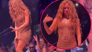 Shakira sahnedeyken eteğinin altını çektiler! Eteğini kapatarak sahneyi terk etti... İğrenç