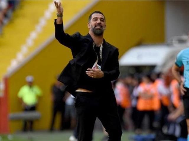 Herkes o anı konuşuyor! Kayserispor Eyüpspor maçında Arda Turan ile Caner Erkin'i oyundan aldı, tartışma çıktı 