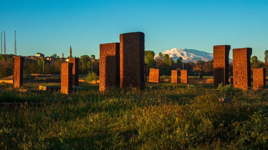 Ahlat nerede? Ahlat hangi ile bağlı? Ahlat'a nasıl gidilir?