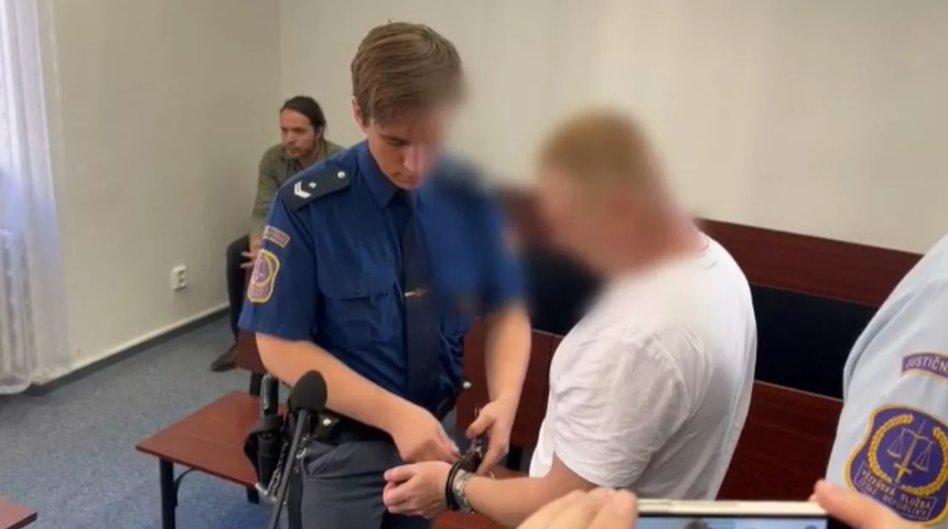 Ayrı yaşadığı karısı barışma teklifini reddedince cinsel organına havai fişek bağlayıp patlattı! "Her yer kan içindeydi"