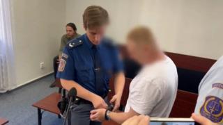 Ayrı yaşadığı karısı barışma teklifini reddedince cinsel organına havai fişek bağlayıp patlattı! Her yer kan içindeydi