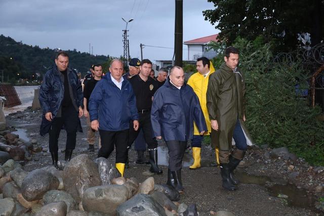 Artvin Valisi Ünsal yağışların neden olduğu heyelan ve taşkınlarda can kaybının olmadığını bildirdi