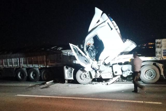 Gaziantep'te 2 tırın çarpıştığı kazada 1 kişi öldü