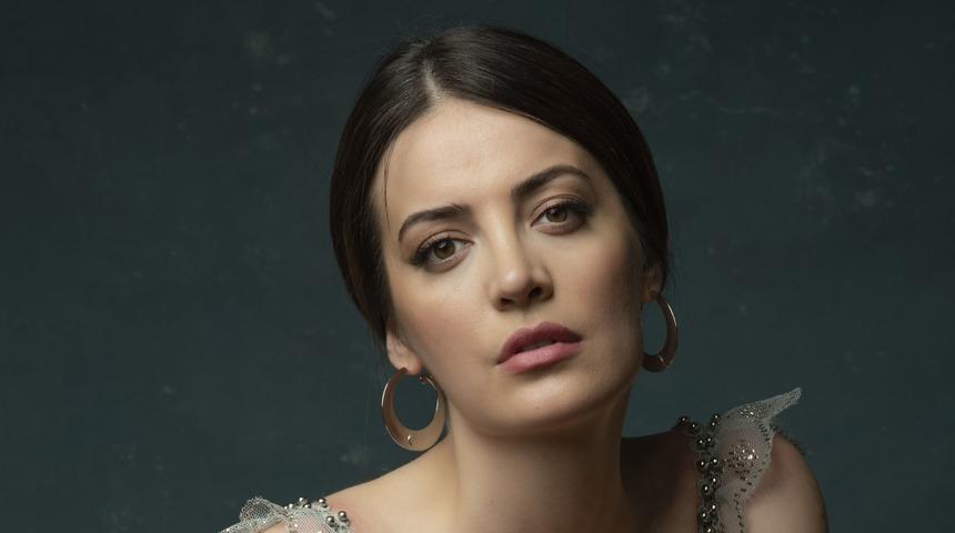 İrem Sak'ın acı günü! Hastaneye kaldırılan babası hayatını kaybetti