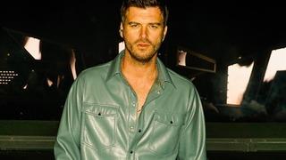 Reklam çekimi için kamera karşısına geçti! Kıvanç Tatlıtuğ'un son pozları dillere düştü! 'Göz kapaklarını aldırdı' iddiası...