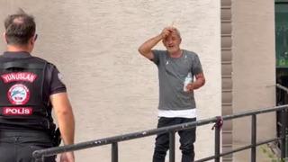 Çevreye dehşet saçtı, bir elinde kolonya diğer elinde bıçak