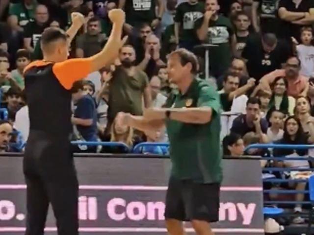 Ergin Ataman'dan 'Türklerden Kanlı Kıbrıs İşgali' pankartına ilişkin ilk açıklama geldi! "Misafirperverliğe yakıştıramadığım bir siyasi pankart açıldı"