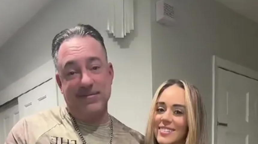 Görenler babası zannetti ama kocası! Aralarındaki 26 yıllık yaş farkı gündem yarattı... "Her gün daha çok aşık oluyoruz"