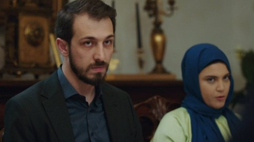 Afişte o isim yoktu! Tepkiler yükseldi, Kızılcık Şerbeti'nden yeni hamle geldi! 