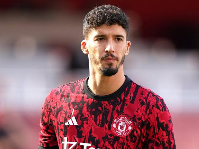 Manchester United'dan Altay Bayındır'a kötü haber!