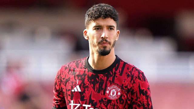 Manchester United'dan Altay Bayındır'a kötü haber!