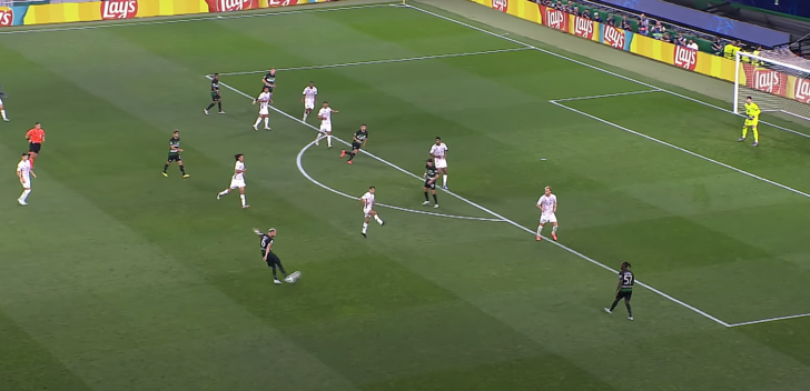 Spiker bile ne diyeceğini şaşırdı! Şampiyonlar Ligi'nde turnuva tarihine geçecek gol... İnanılmaz! G4