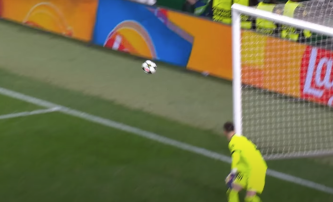 Spiker bile ne diyeceğini şaşırdı! Şampiyonlar Ligi'nde turnuva tarihine ge&ccedil;ecek gol... İnanılmaz!